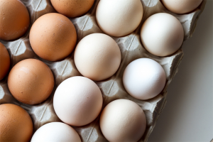 Afzetprijzen van eieren zijn op een jaar tijd met 119% gestegen